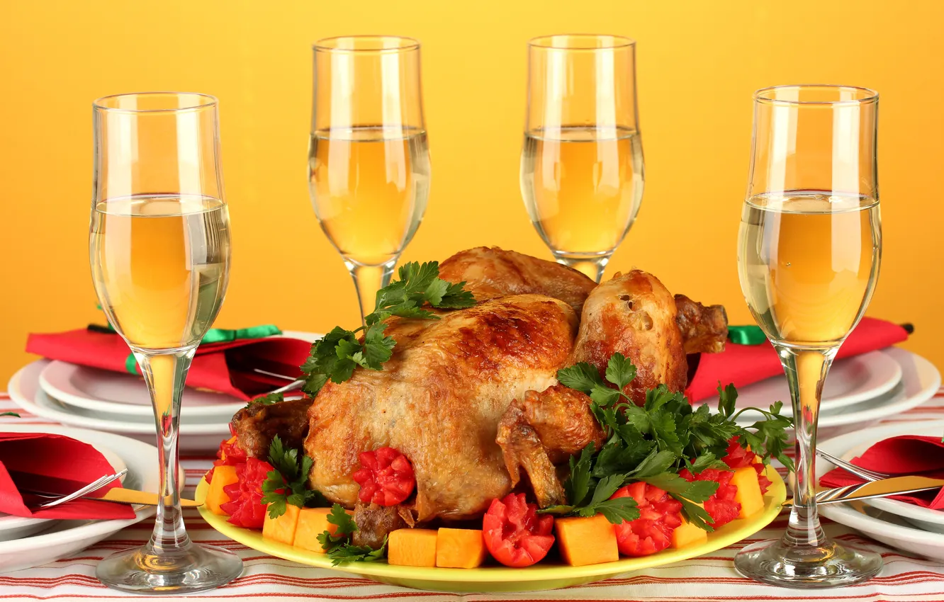 Фото обои зелень, стол, праздник, вино, еда, курица, бокалы, манго