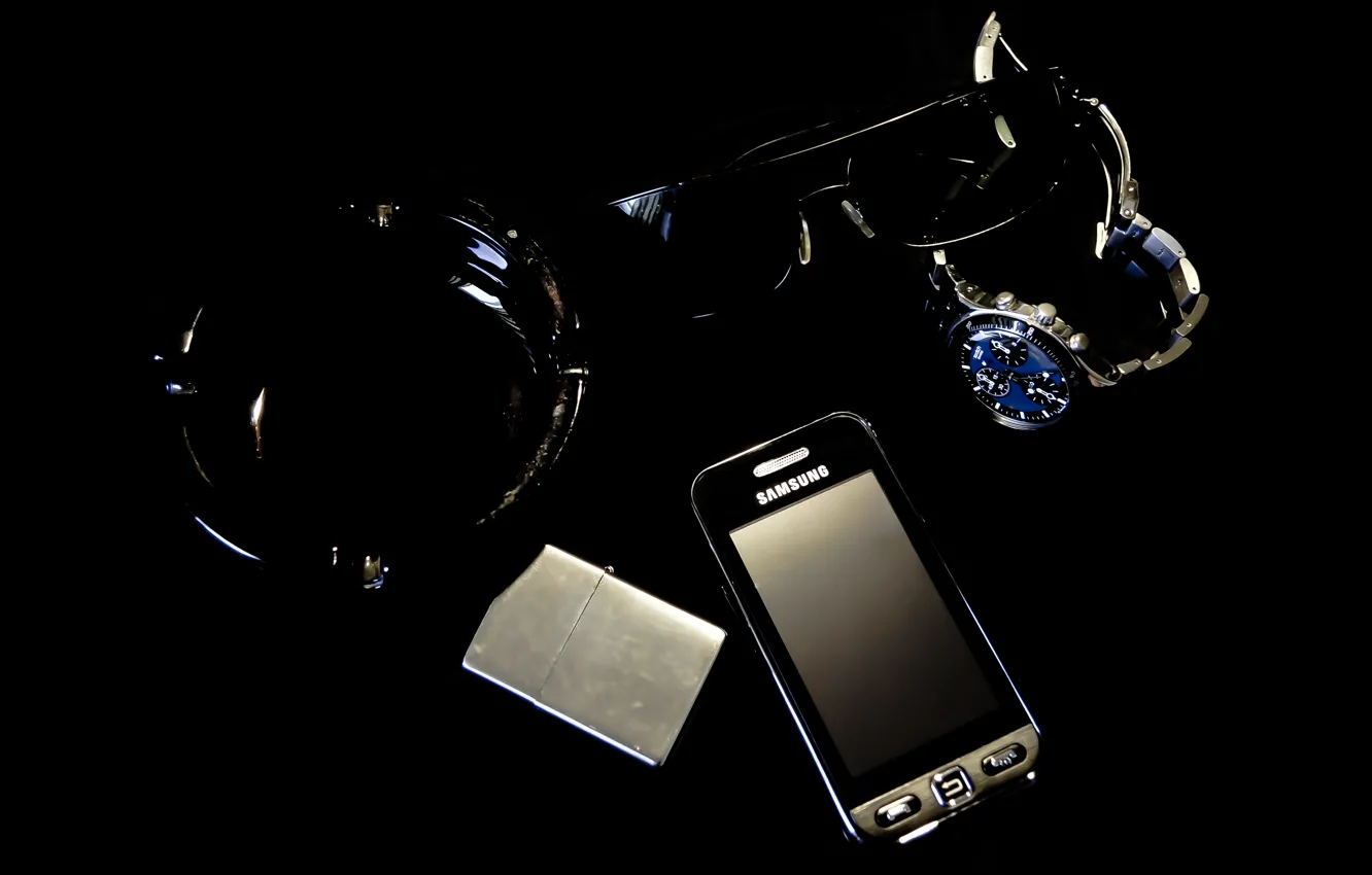 Фото обои часы, Zippo, зажигалка, очки, телефон, пепельница, Samsung, Swatch