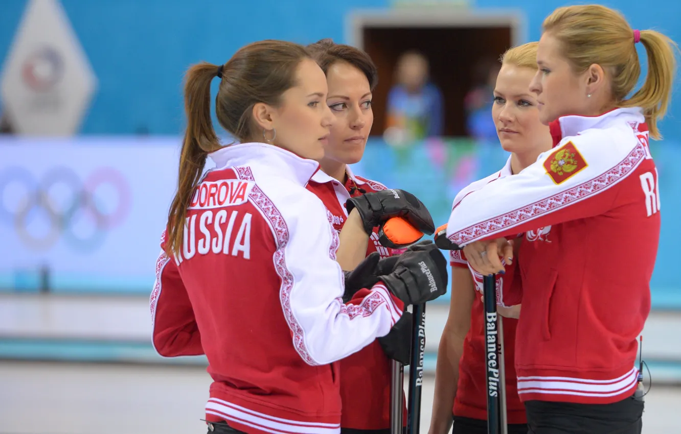 Фото обои Россия, кёрлинг, Сочи 2014, XXII Зимние Олимпийские Игры, женская сборная, Екатерина Галкина, Александра Саитова, Маргарита …