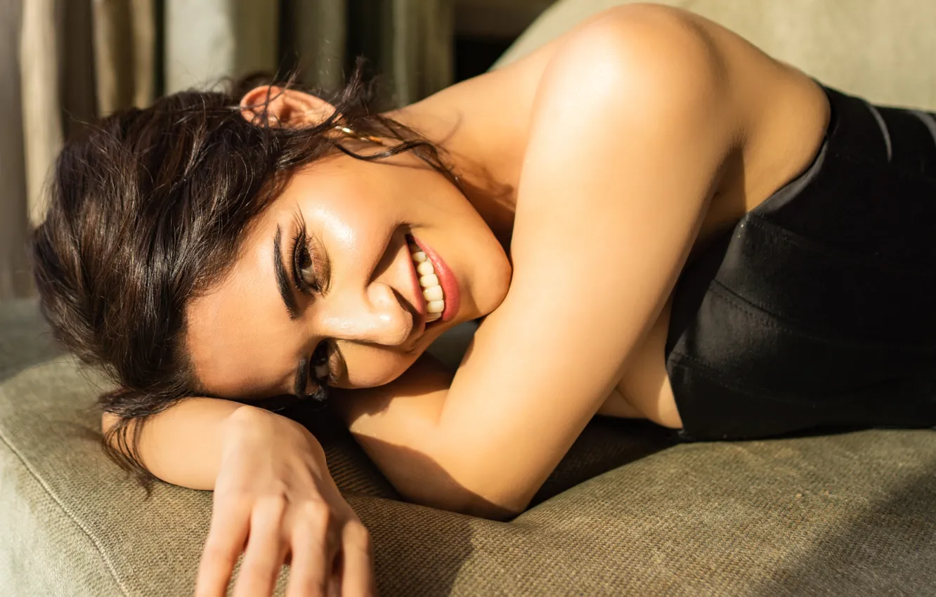 Фото обои girl, hot, sexy, fashion, eyes, smile, beautiful, figure