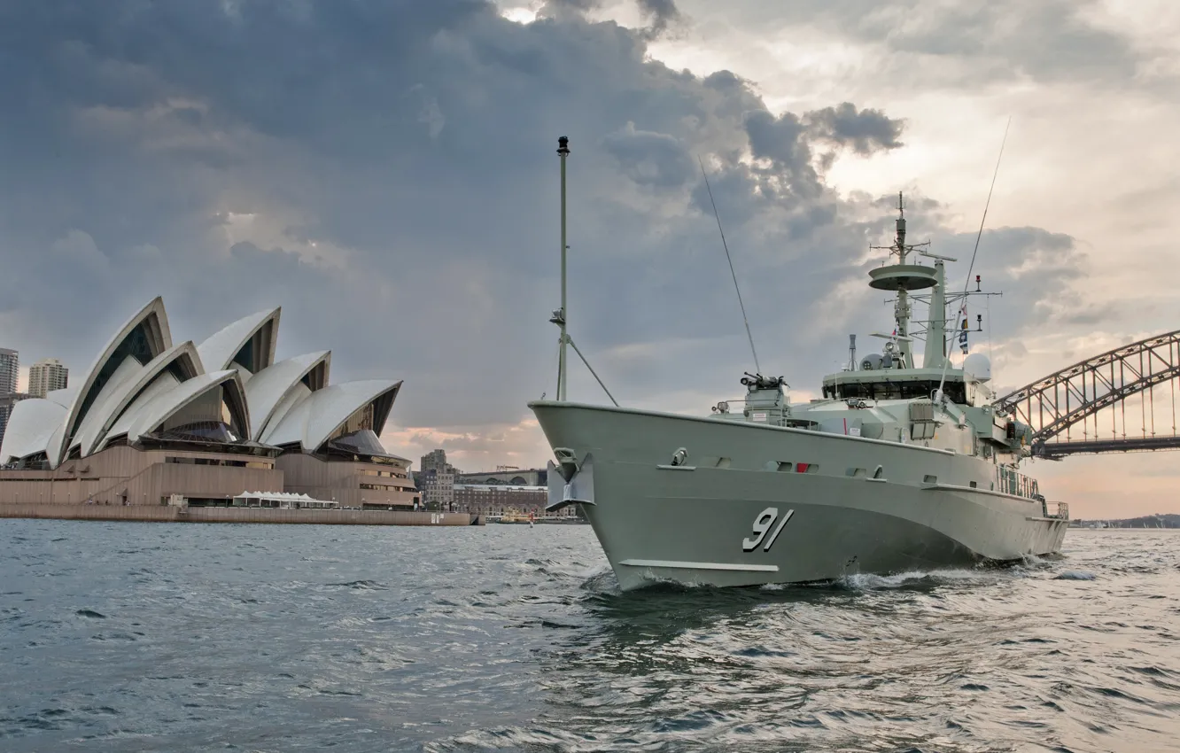 Фото обои Сидней, Опера, Королевский австралийский военно-морской флот, Сторожевой катер типа «Армидейл», HMAS Bundaberg (ACPB 91)