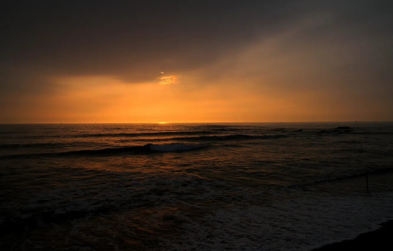Фото обои море, волны, пляж, закат, горизонт