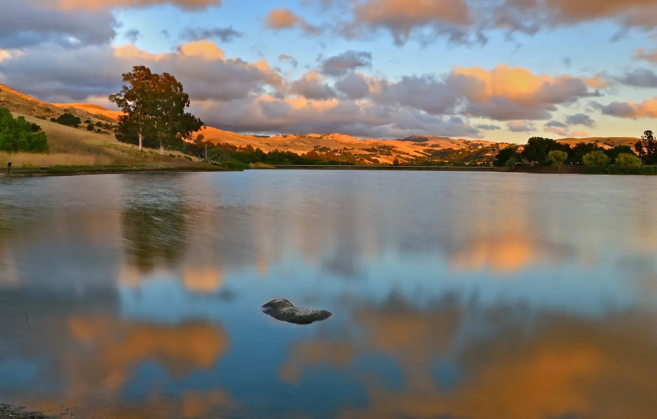 Фото обои облака, деревья, озеро, отражение, вечер