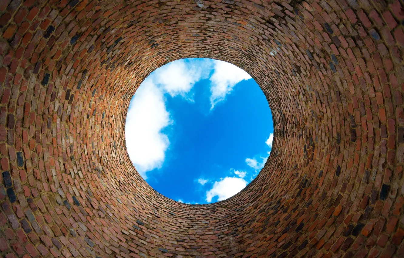 Фото обои wall, sky, blue, bricks, clouds, effect