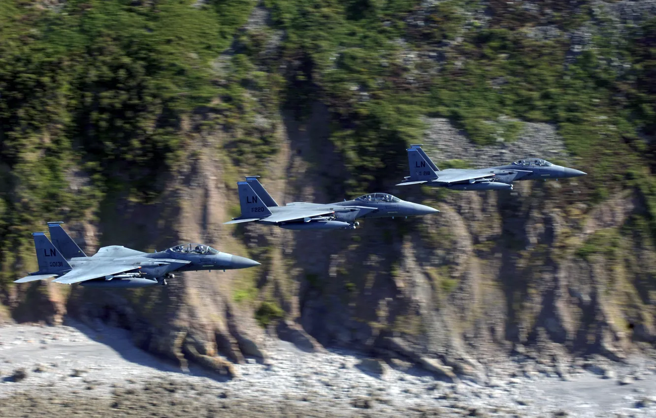 Фото обои скалы, полёт, F-15, звено, истрибители