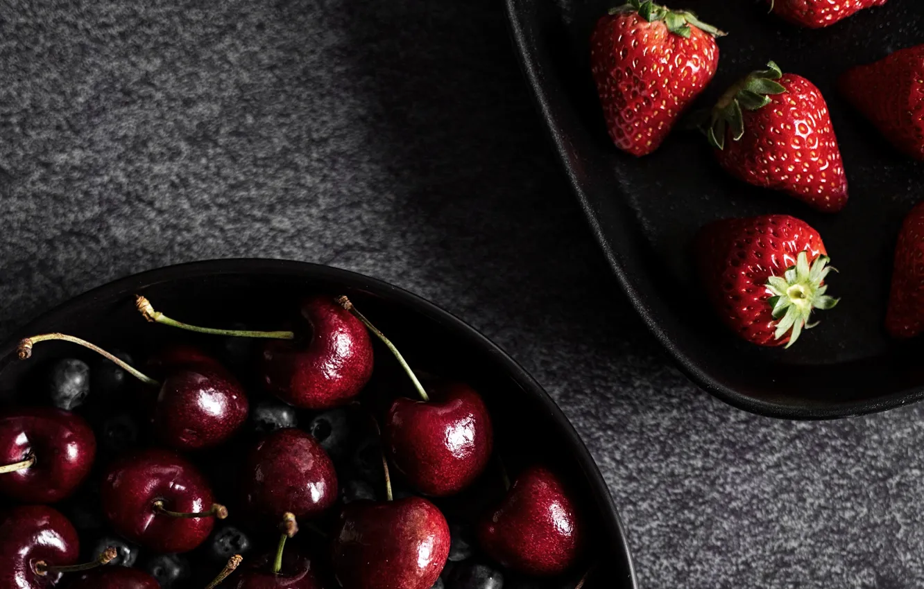 Фото обои вишня, ягоды, черника, клубника, чаши