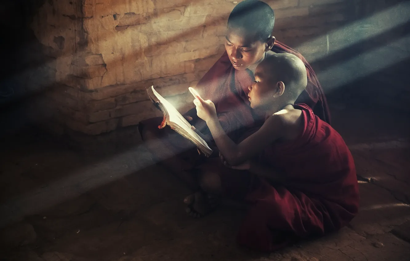 Фото обои свет, дети, книга, saint, book, children, reading, буддизм