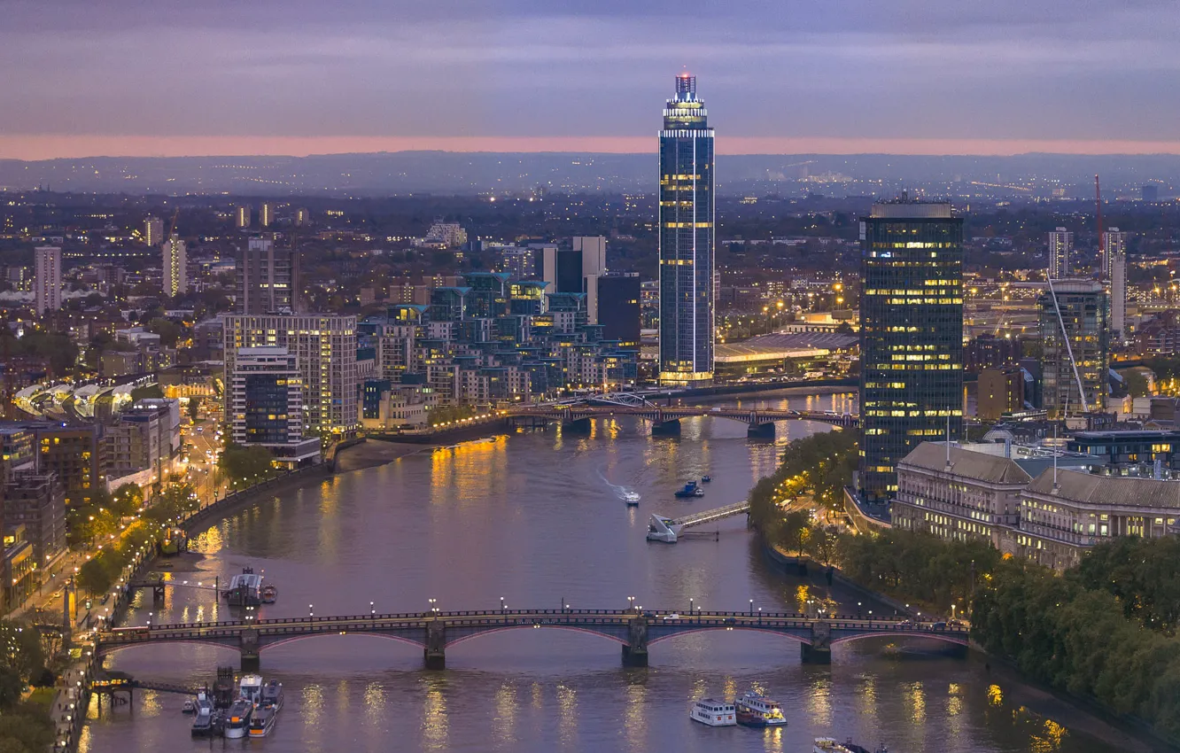 Фото обои небо, ночь, мост, город, огни, река, берег, вид