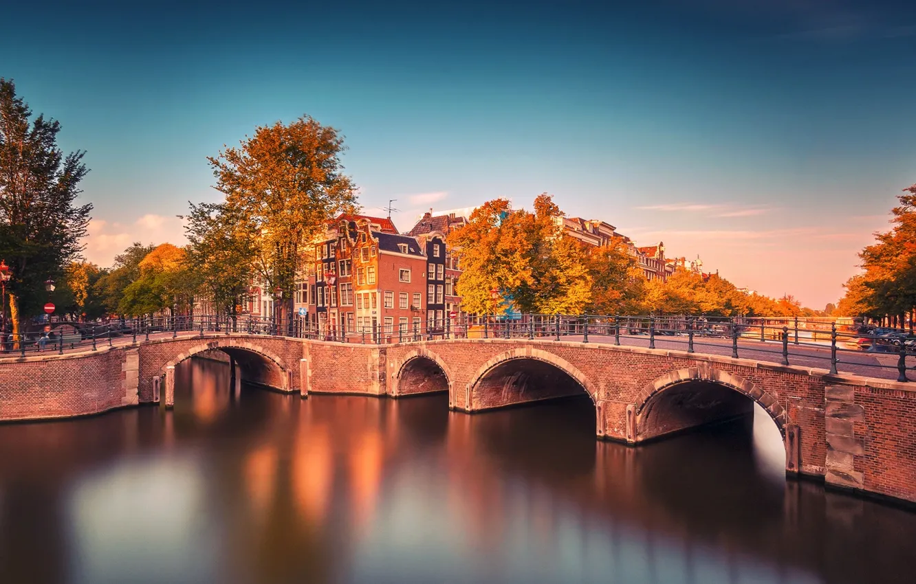 Фото обои осень, деревья, мост, город, река, здания, Амстердам, канал