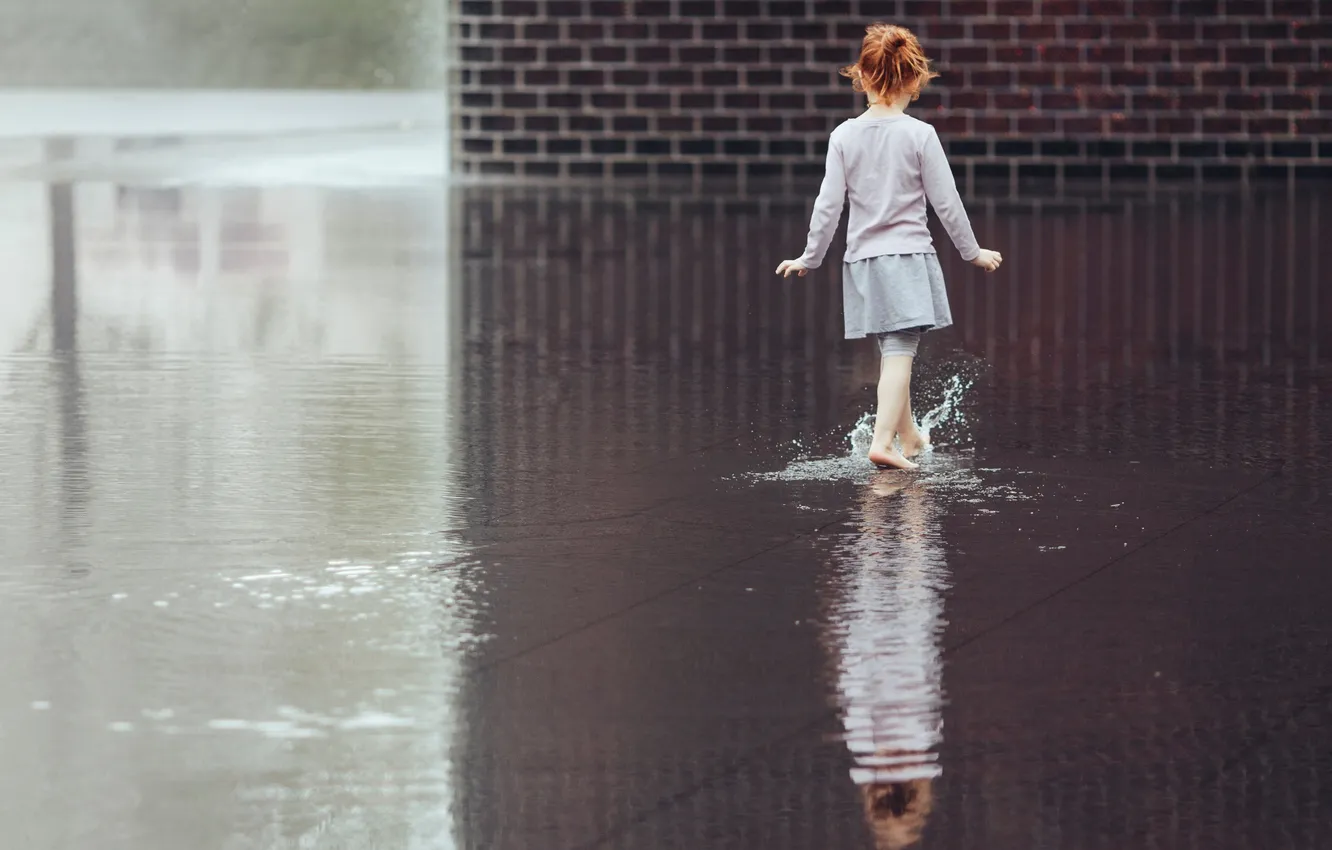 Фото обои вода, отражение, девочка
