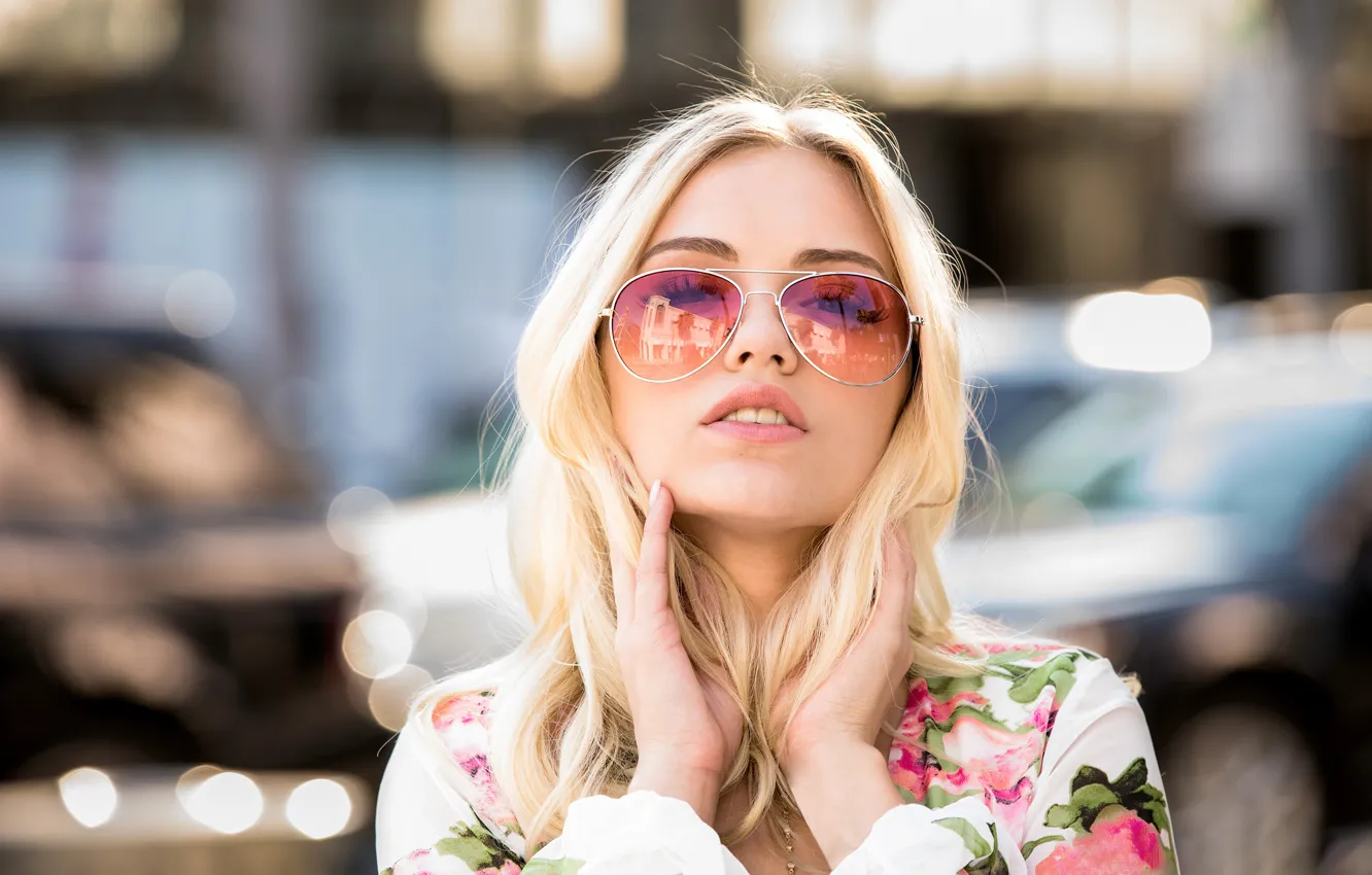 Фото обои девушка, лицо, очки, блондинка, губы, боке