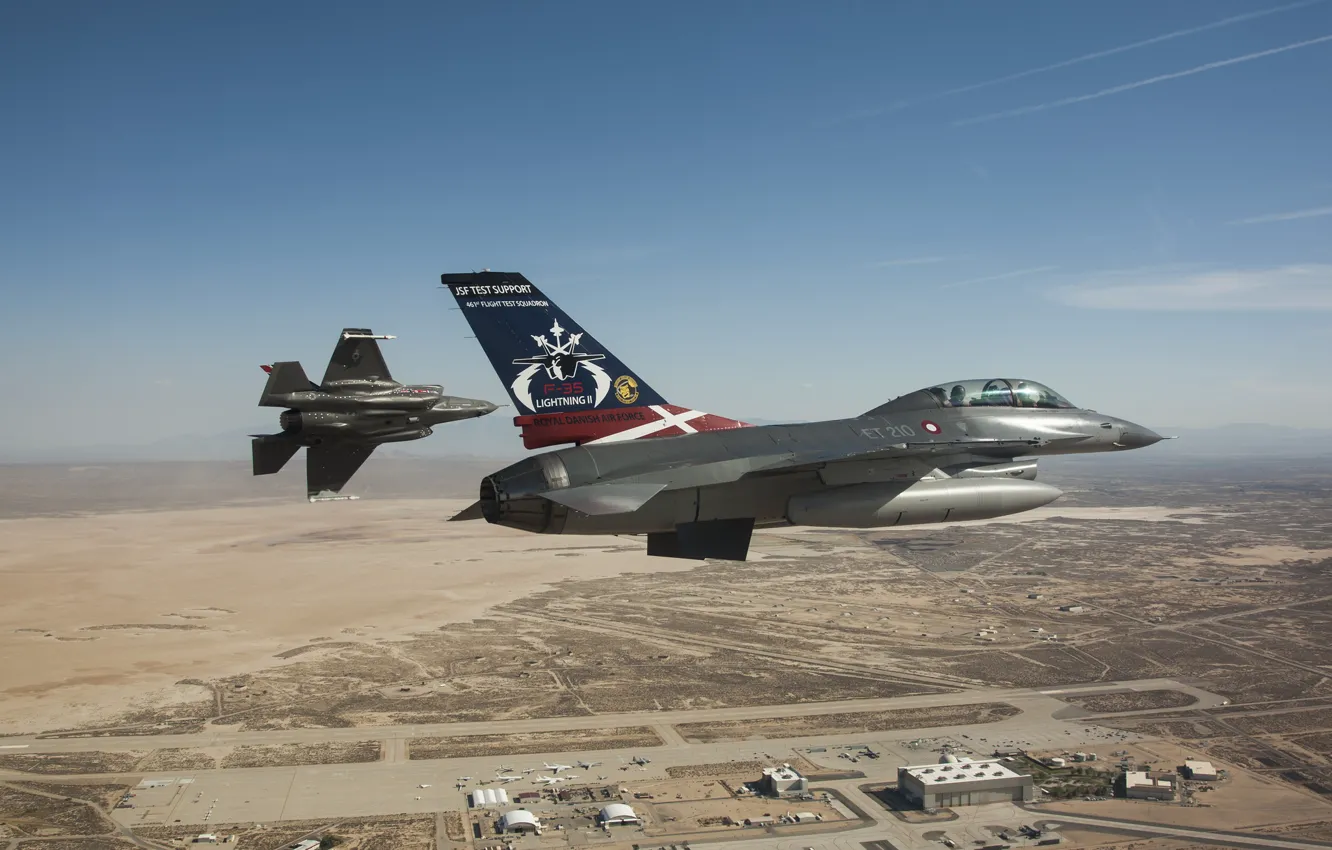 Фото обои истребители, полёт, F-16, Fighting Falcon, Lightning II, F-35