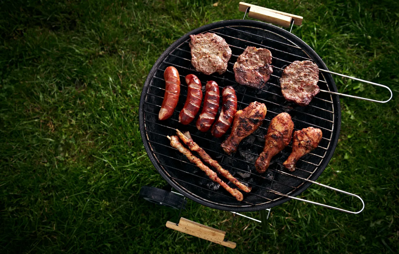 Фото обои трава, сосиски, курица, мясо, барбекю, стейк, гриль
