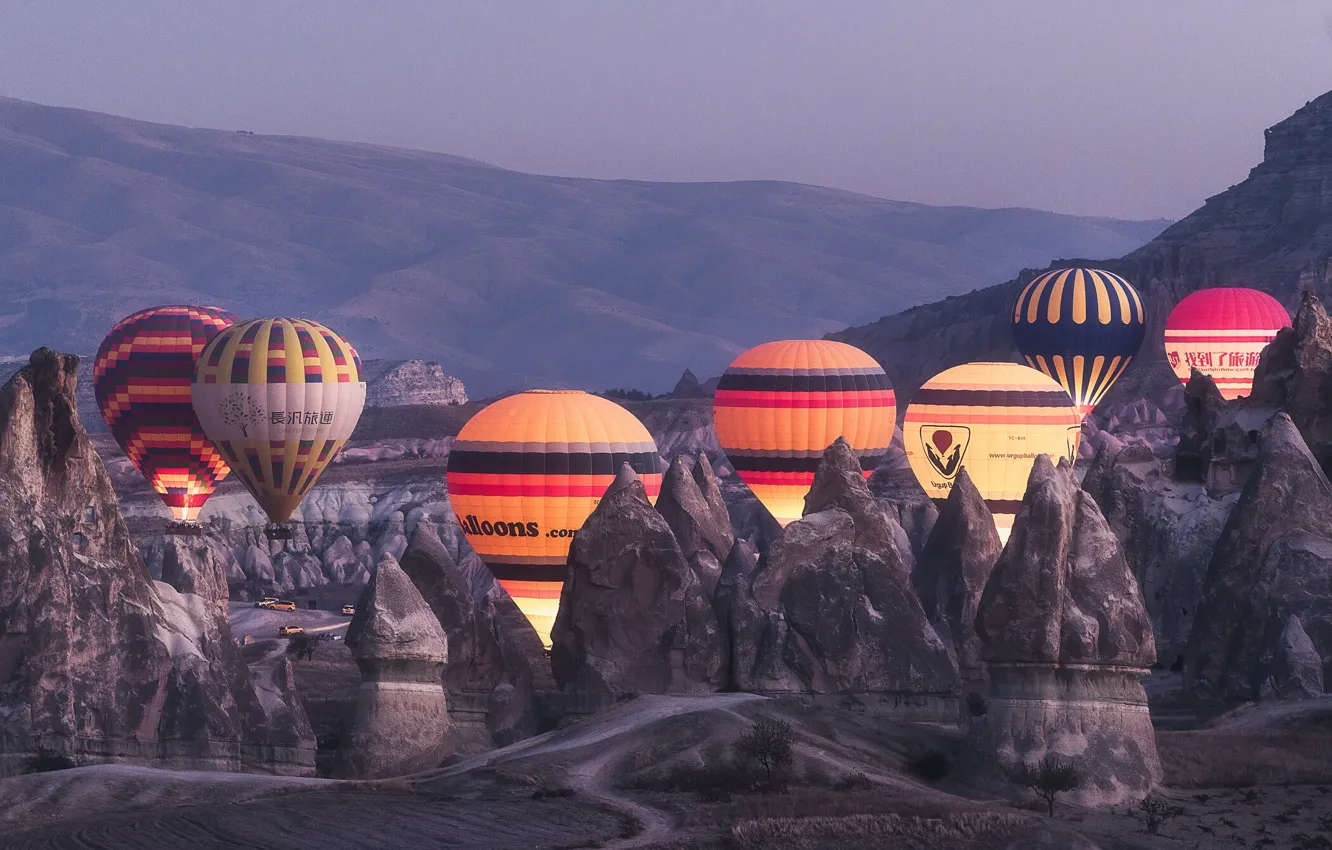 Фото обои пейзаж, горы, воздушные шары, скалы, рассвет, утро, подсветка, Турция