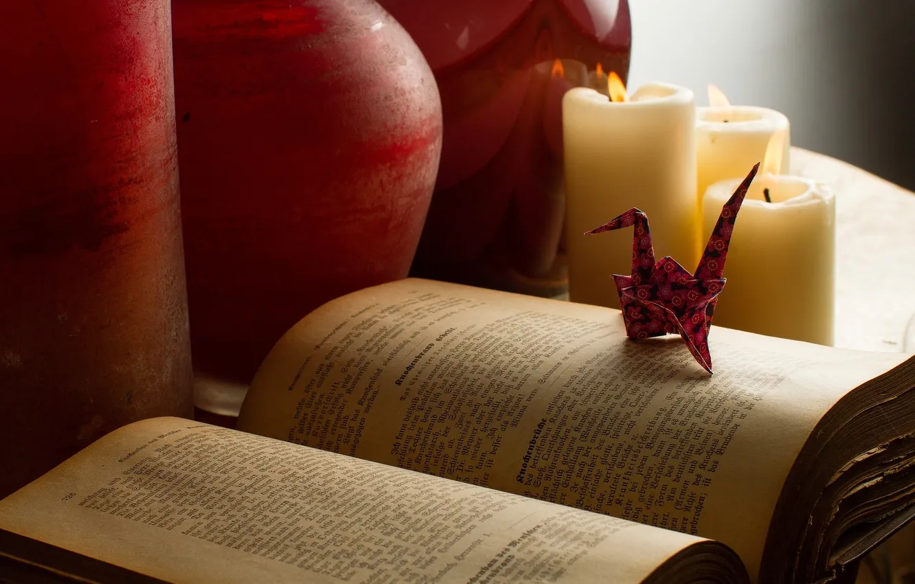 Фото обои свечи, книга, воск, журавлик, оригами, старая