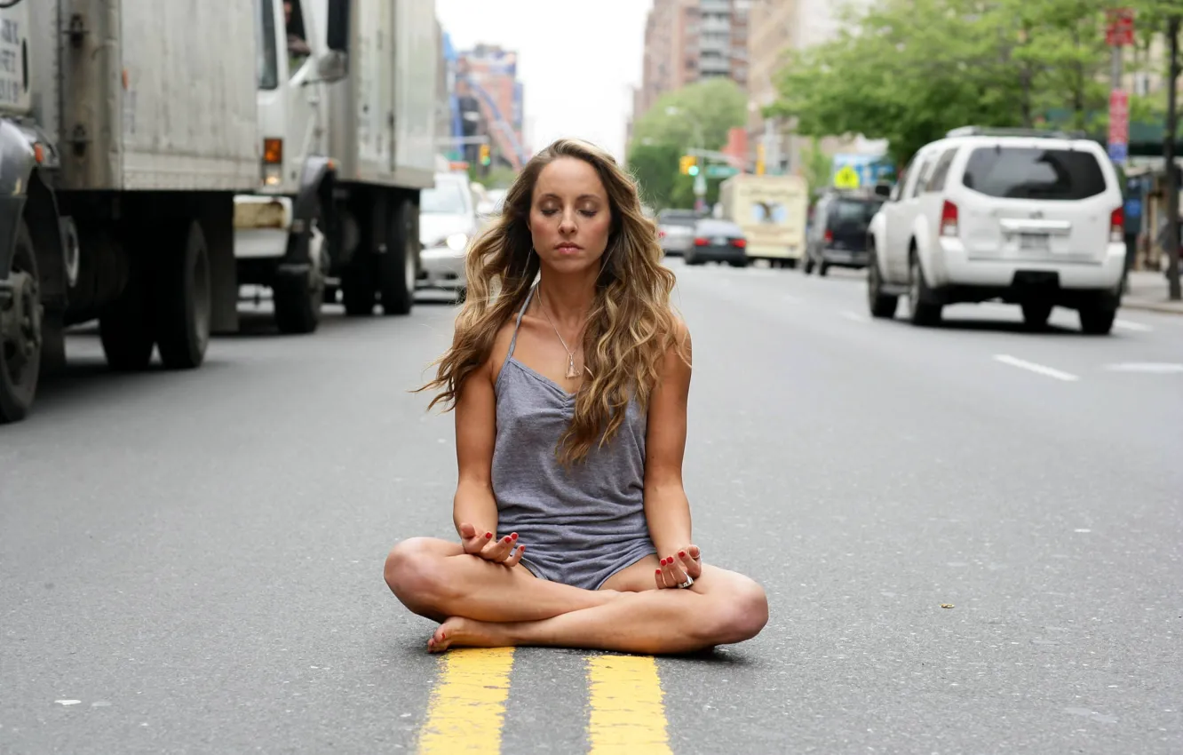 Фото обои дорога, девушка, city, город, медитация, girl, road, meditation