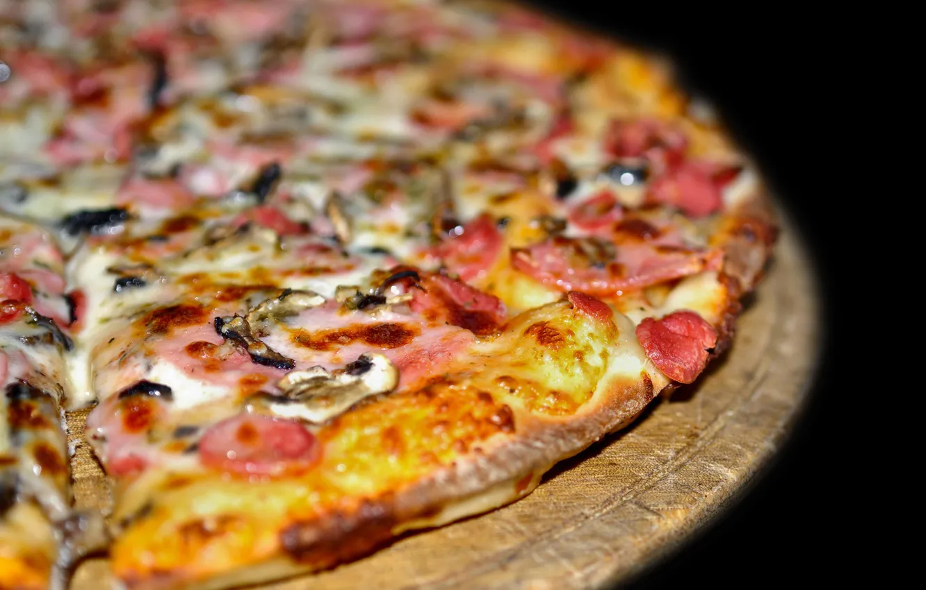 Фото обои мясо, пицца, колбаса, блюдо, ветчина