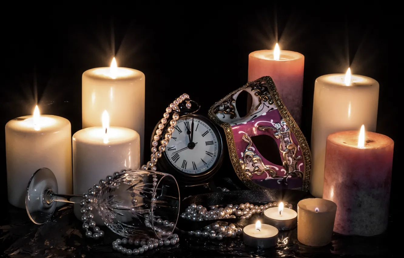 Фото обои часы, бокал, свечи, маска