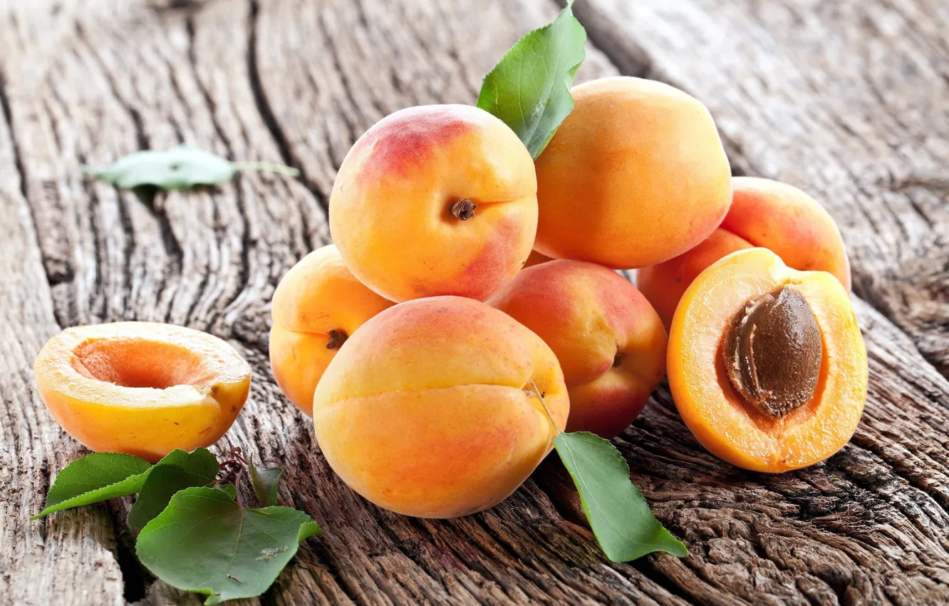 Фото обои wood, абрикосы, спелые плоды
