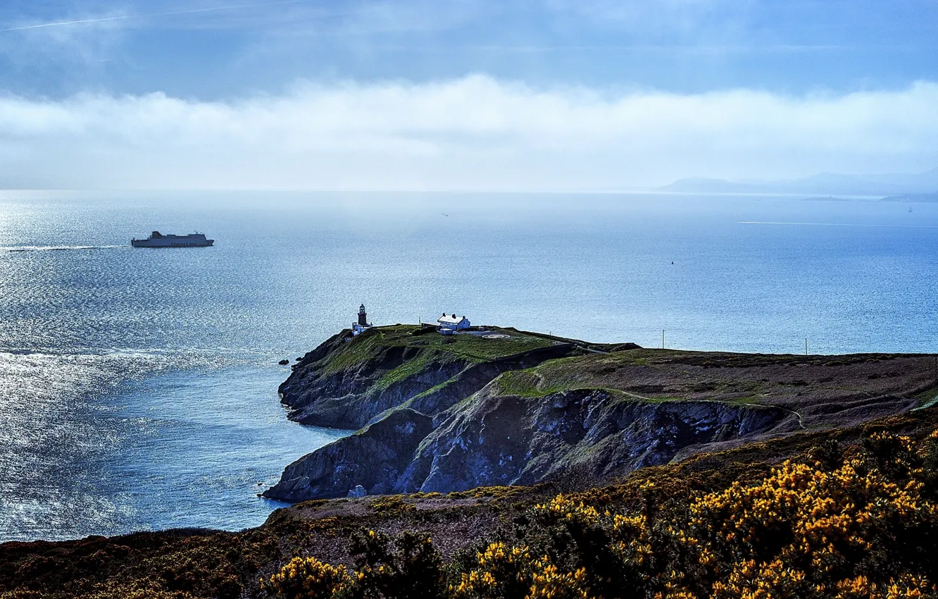 Фото обои море, скалы, берег, маяк, домик, лайнер