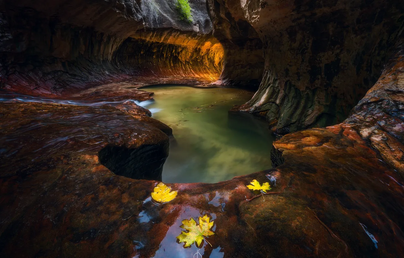 Фото обои осень, река, камни, скалы, листва, поток, пещера, грот