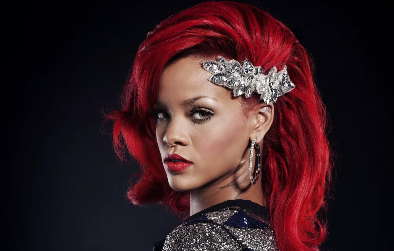 Фото обои серьги, певица, Rihanna, красные волосы