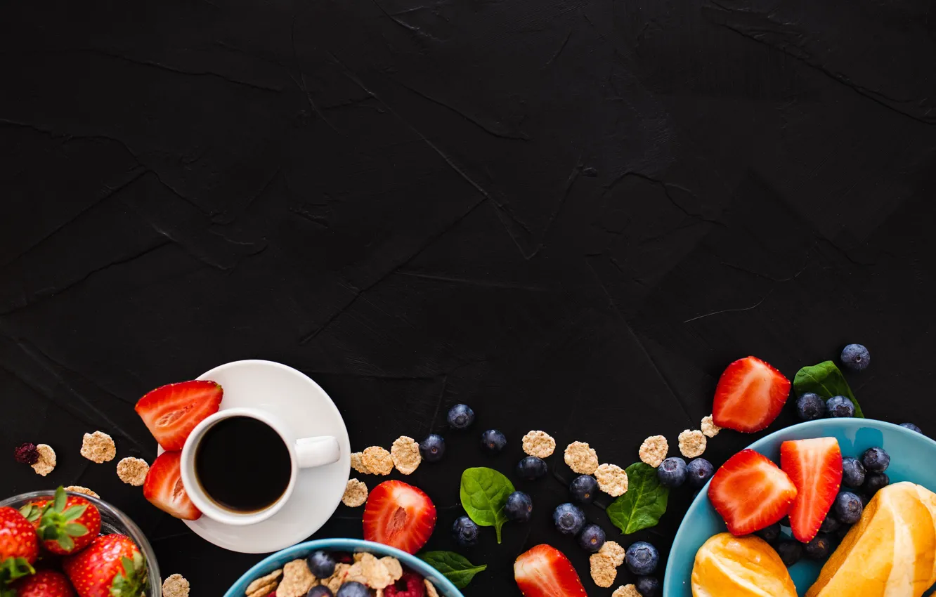 Фото обои ягоды, фон, кофе, завтрак, черника, клубника, хлопья, булочки