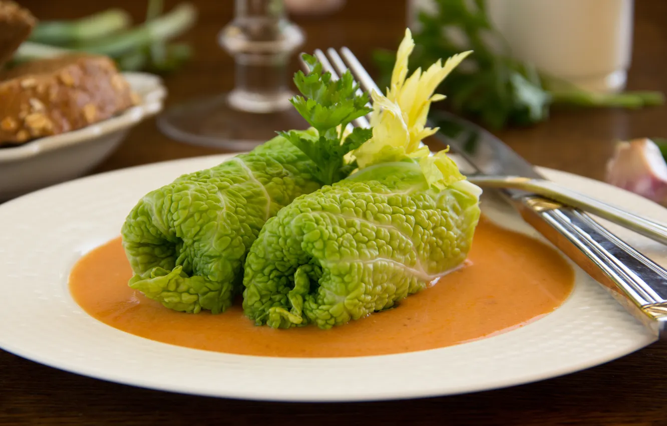 Фото обои зелень, herbs, второе блюдо, Голубцы с томатным соусом, second dish, Cabbage rolls with tomato sauce