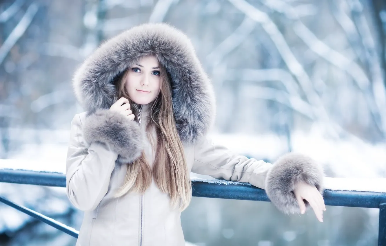 Фото обои зима, взгляд, девушка, куртка, мех