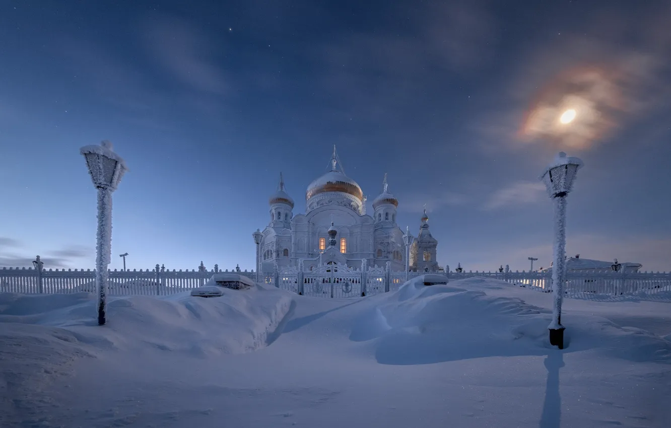 Фото обои зима, снег, фонари, сугробы, храм, Россия, Пермский край, Белая гора