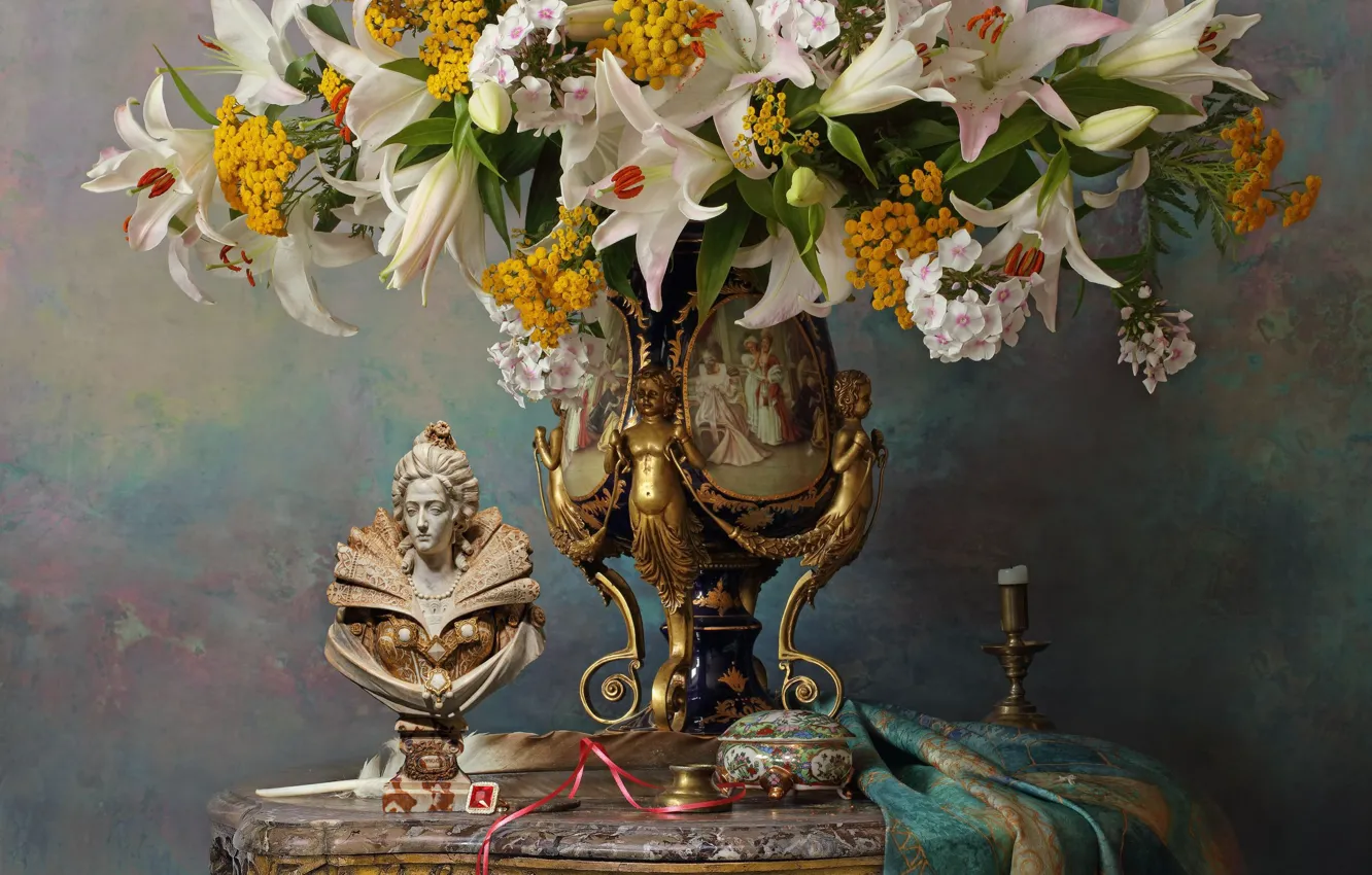 Фото обои цветы, стиль, букет, ваза, статуэтка, натюрморт, белые лилии, флоксы