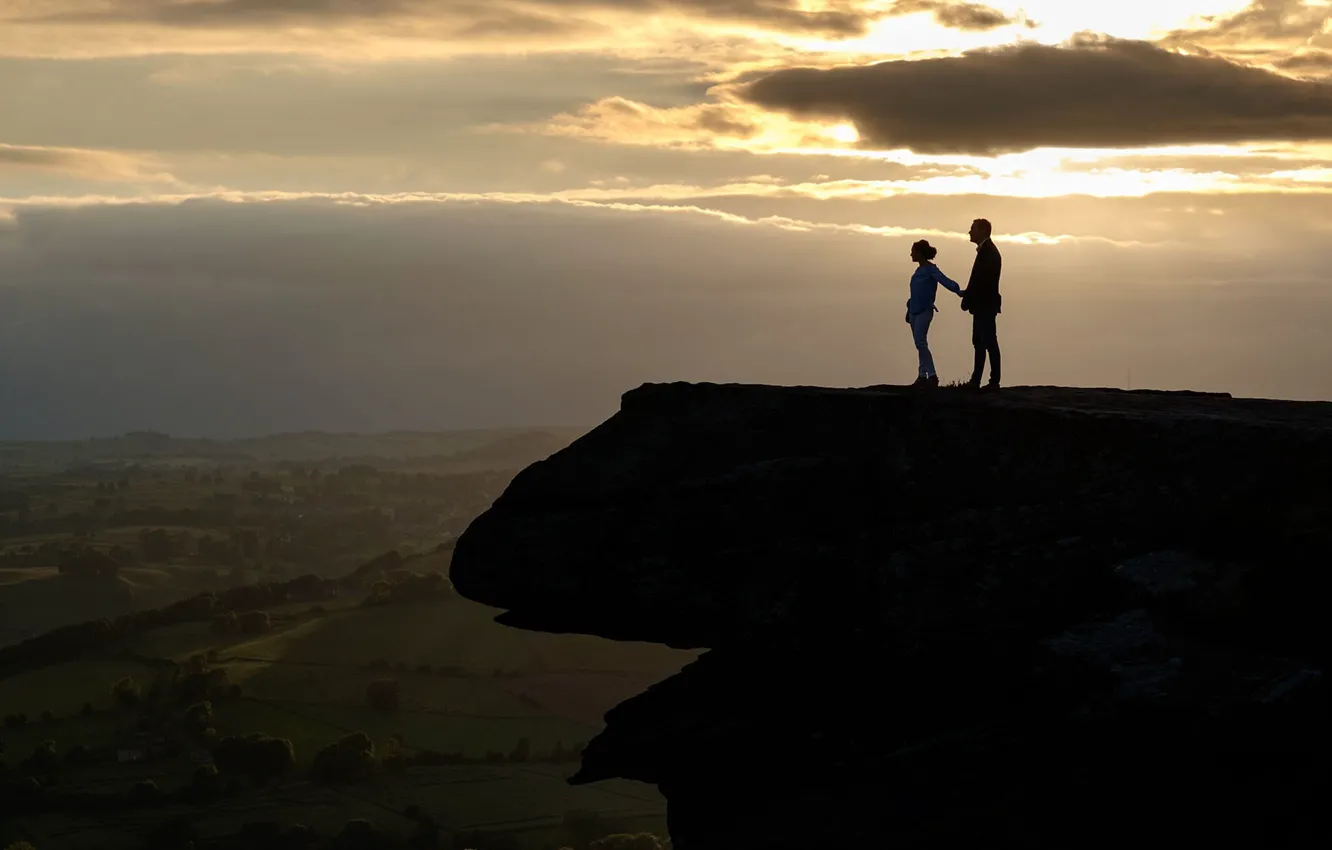 Фото обои девушка, скала, высота, вечер, парень, двое, Peak District