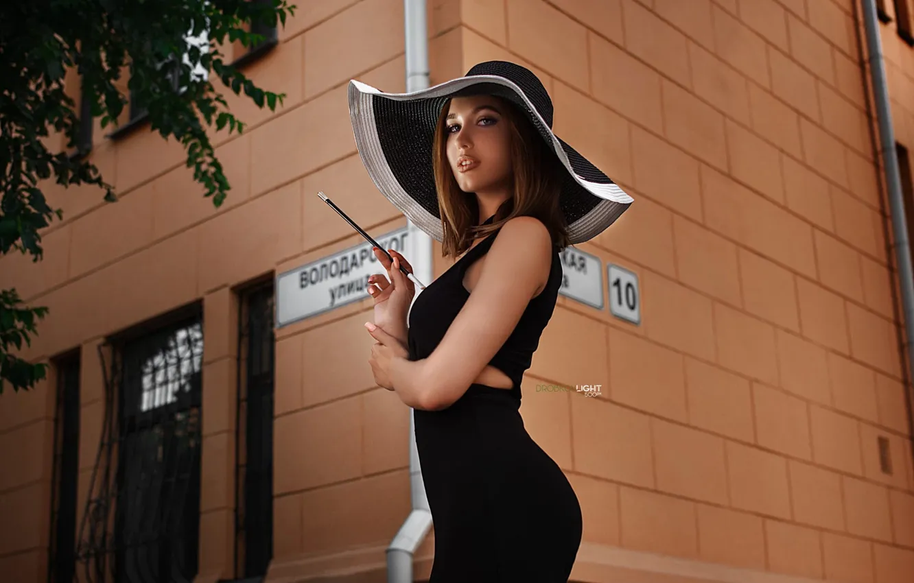 Фото обои девушка, улица, шляпа, платье, двор, Дарья, Alexander Drobkov-Light