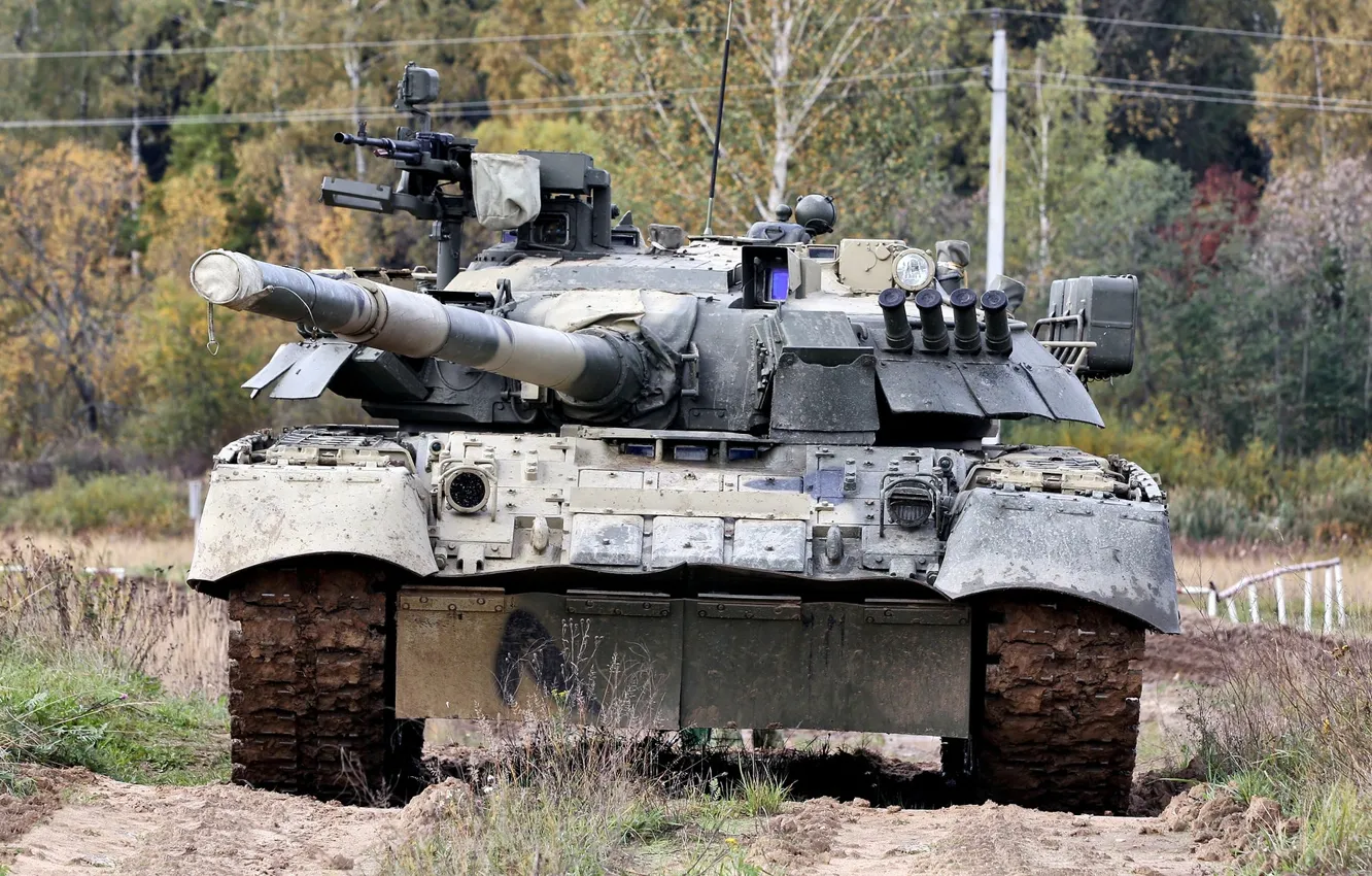 Фото обои грязь, танк, полигон, боевой, Т-80