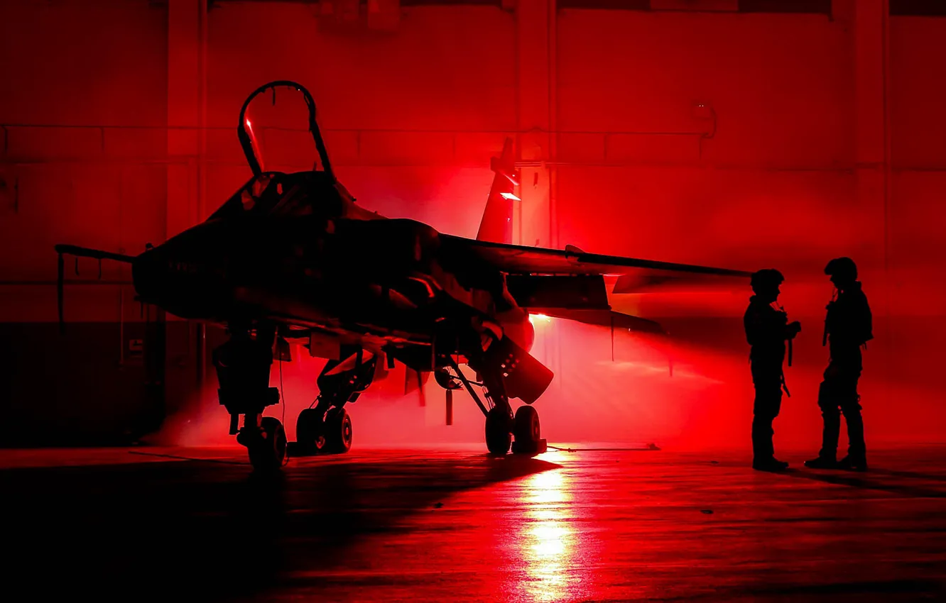 Фото обои Jaguar, ангар, пилоты, истребитель-бомбардировщик, SEPECAT