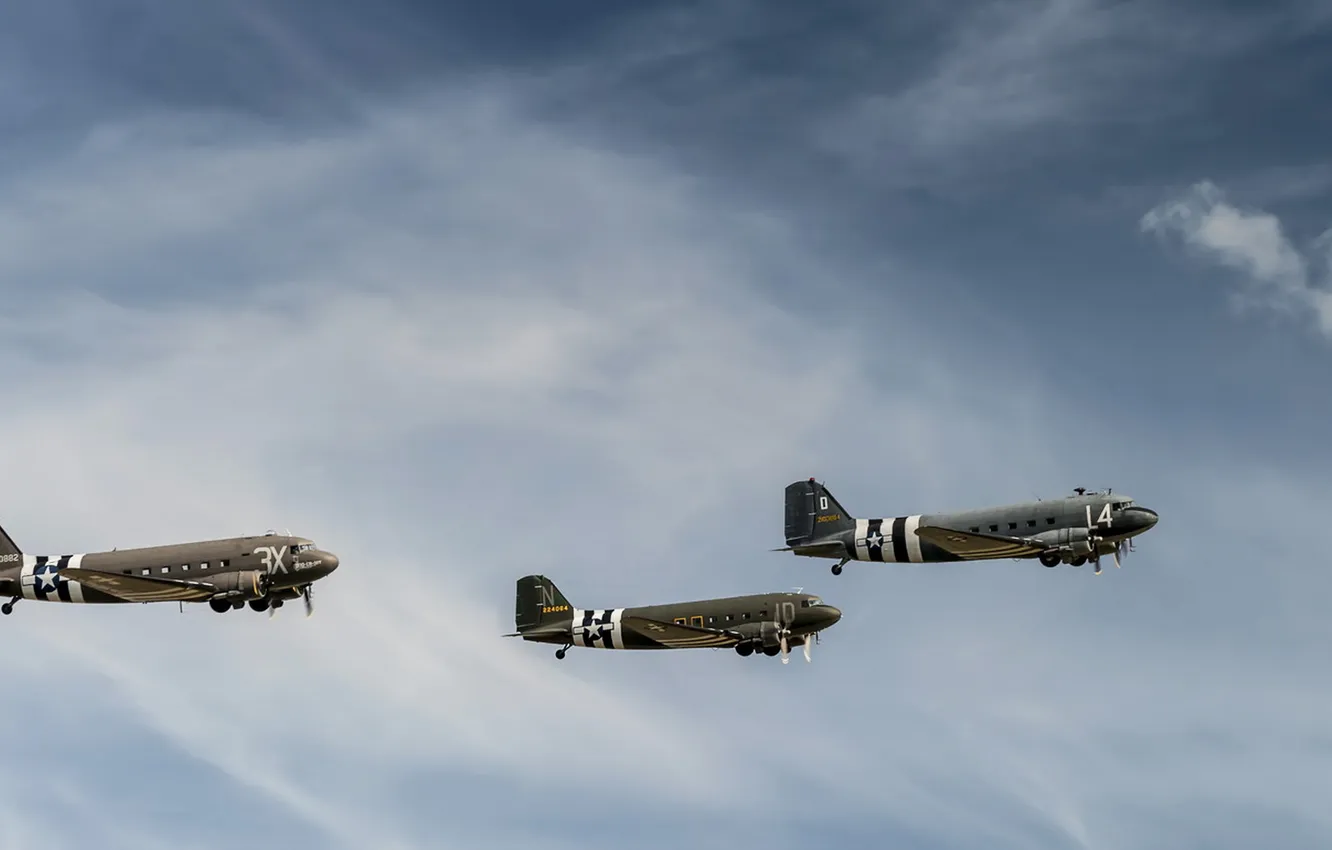 Фото обои небо, оружие, самолёты, Douglas C-47A