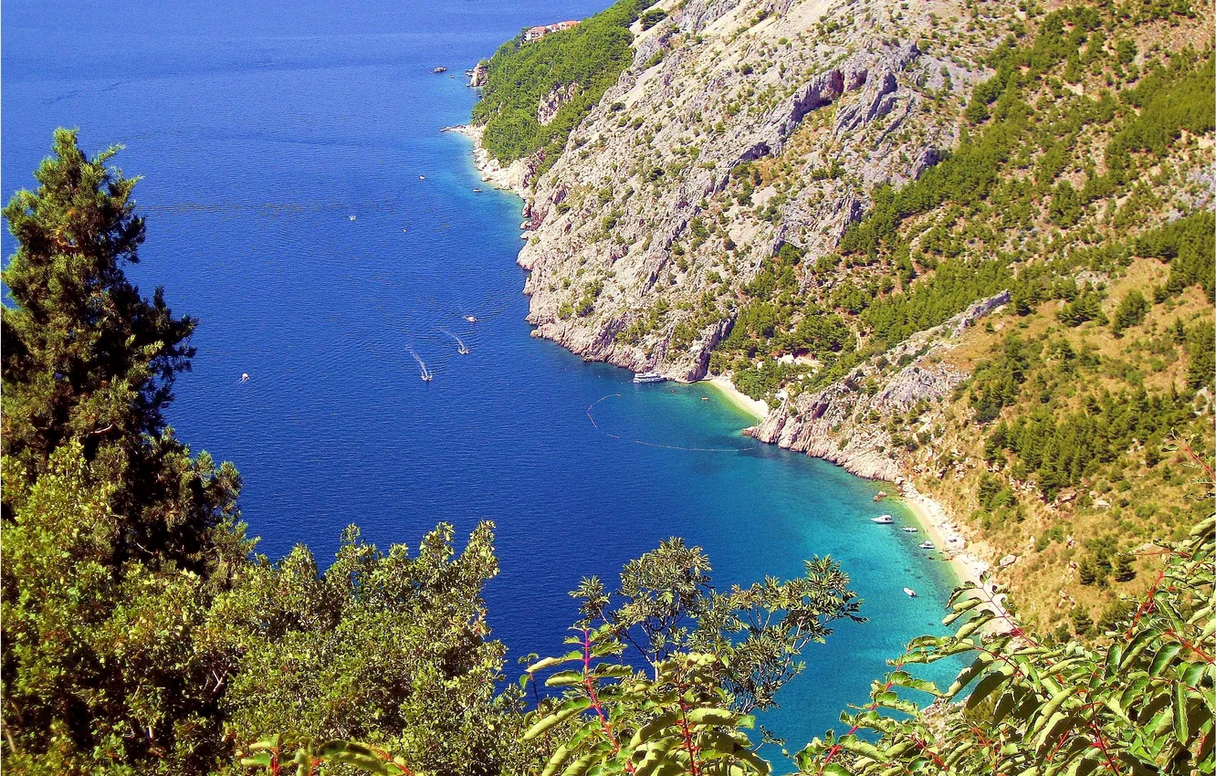 Фото обои горы, побережье, растительность, катера, пляжи, Хорватия, Адриатическое море, Makarska Riviera