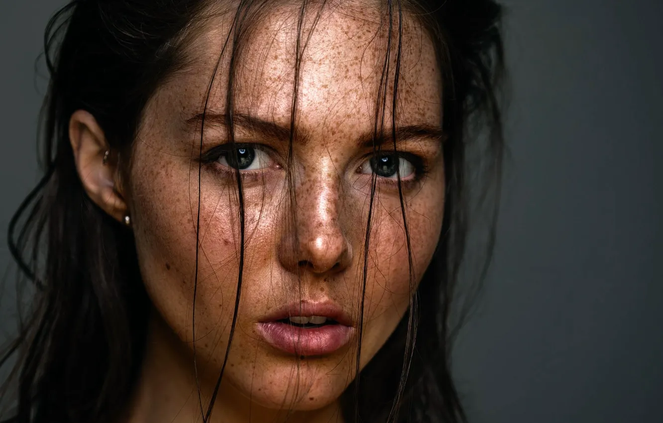 Фото обои портрет, веснушки, губки, Girl with freckles