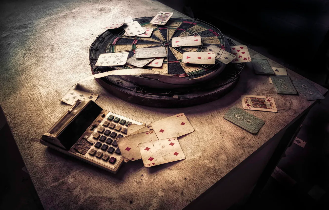 Фото обои дартс, The Gambler, игральные карты, urban exploration