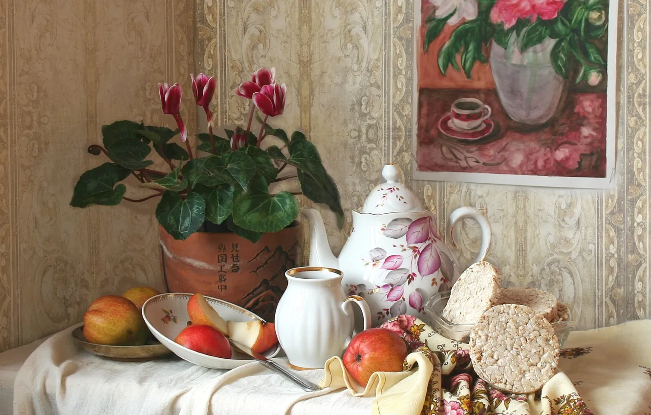 Фото обои яблоки, картина, посуда, натюрморт, цикламен, хлебцы