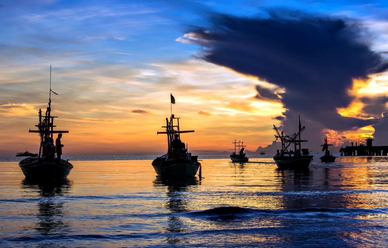 Фото обои море, закат, лодки, рыбаки