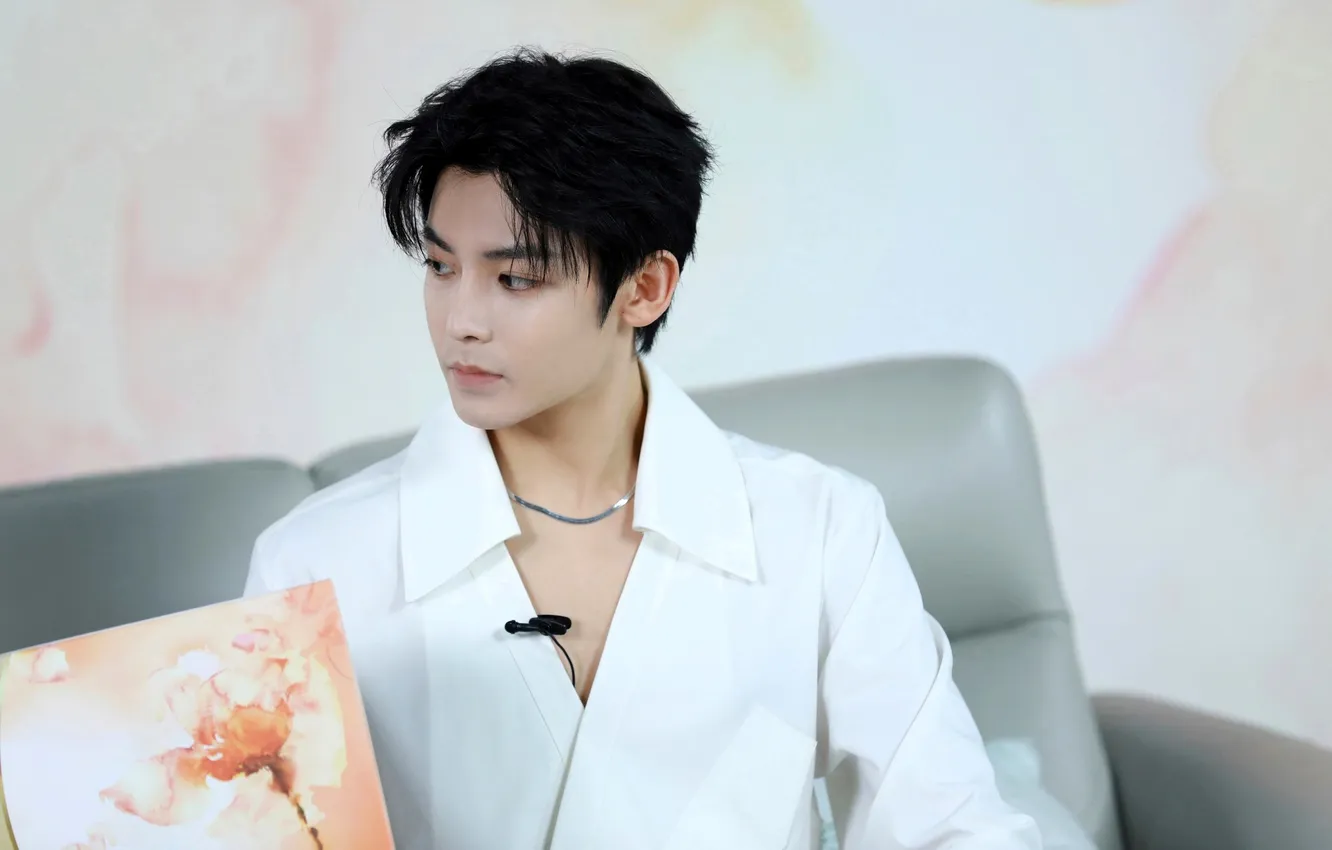 Фото обои микрофон, белый пиджак, Хоу Мин Хао