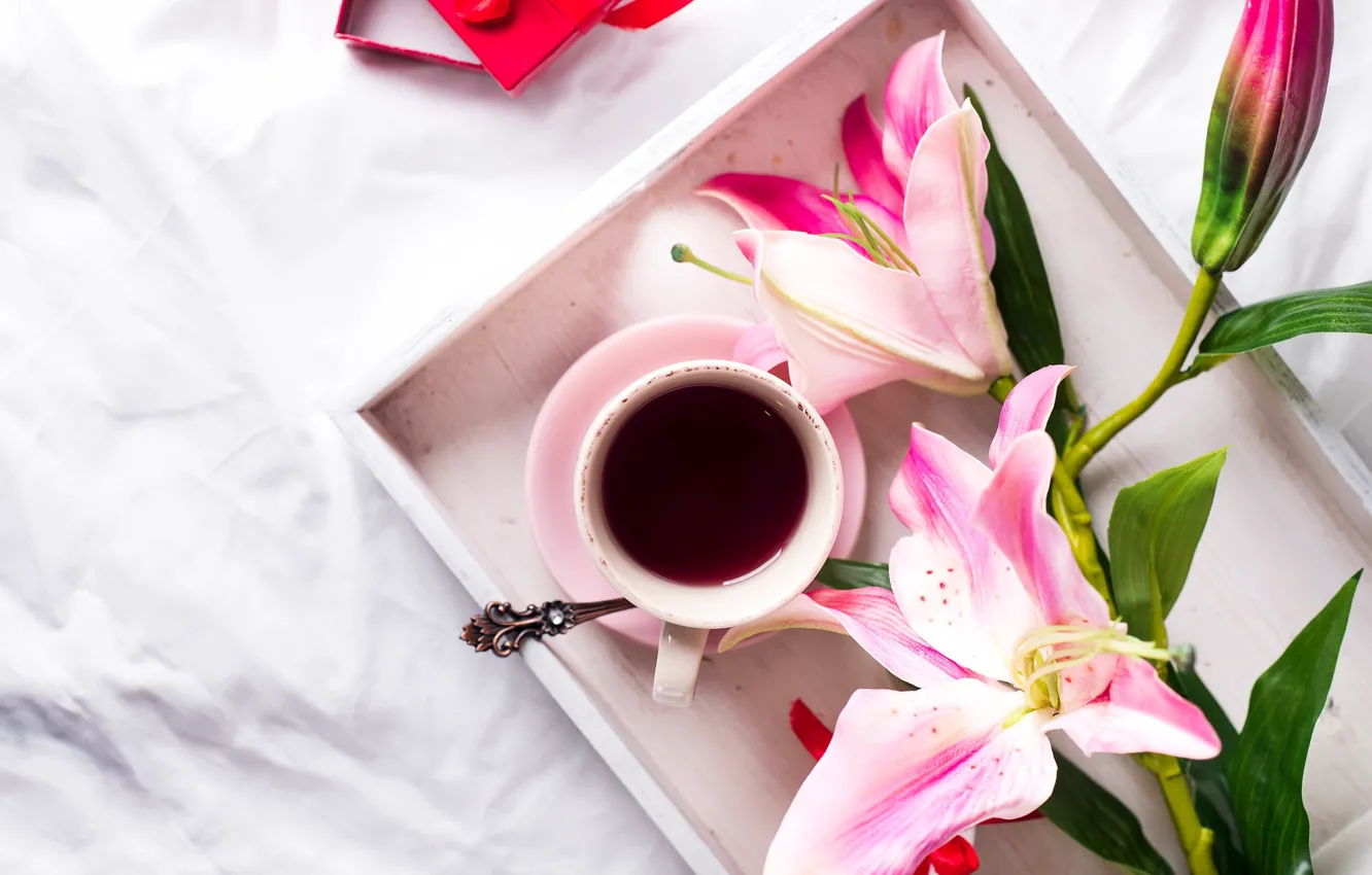 Фото обои лилии, кофе, чашка