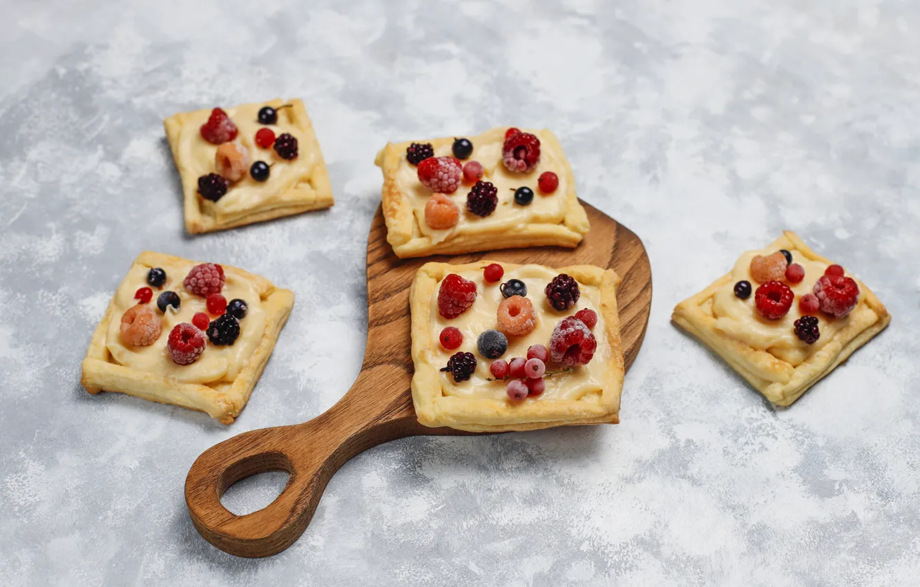 Фото обои ягоды, малина, крем, десерт, выпечка, голубика, тесто, слойка