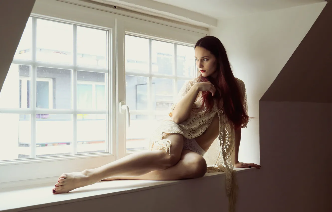 Фото обои девушка, поза, окно