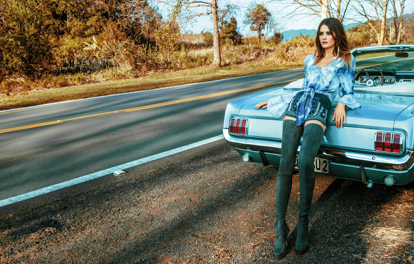 Фото обои girl, boots, classic car, outdoor, high heeled