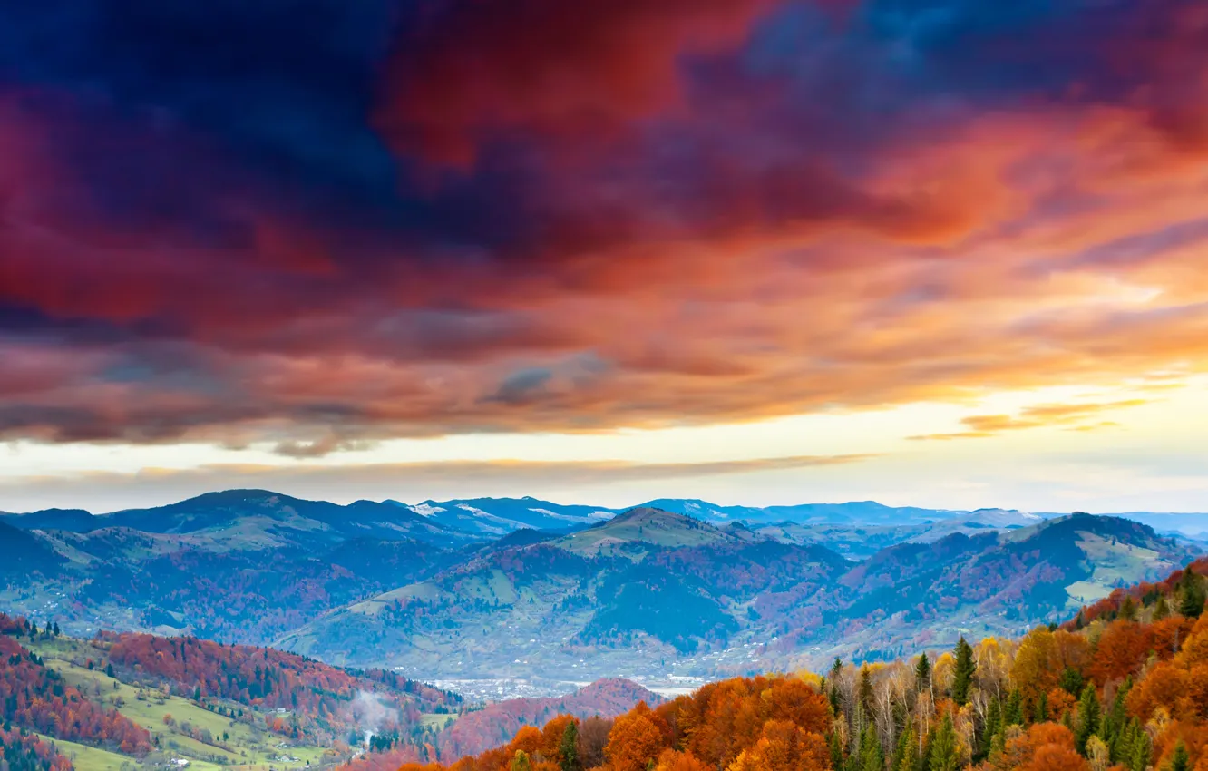 Фото обои осень, лес, небо, деревья, горы, тучи