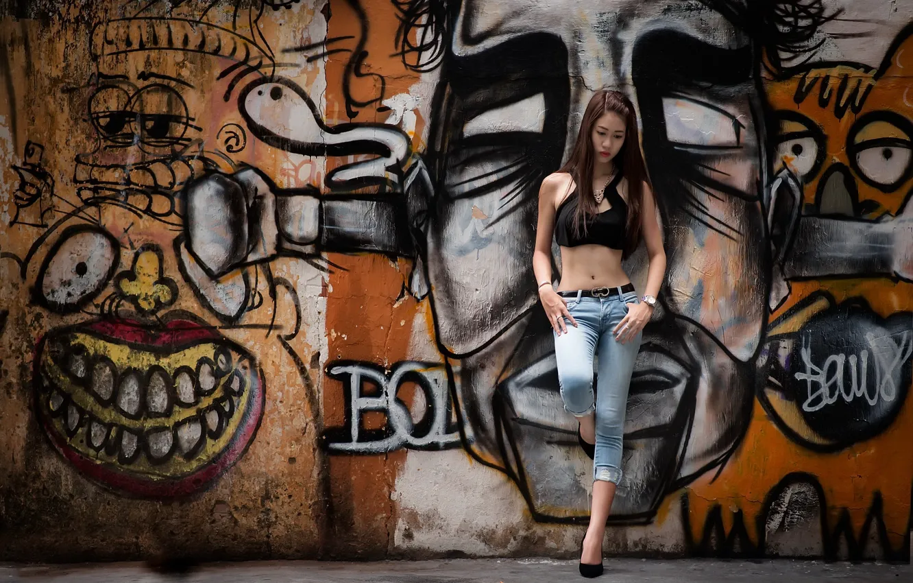 Фото обои девушка, улица, граффити