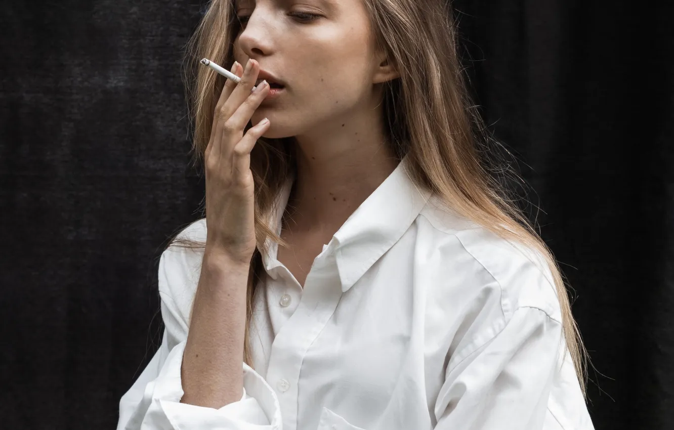 Фото обои девушка, модель, портрет, блондинка, сигарета