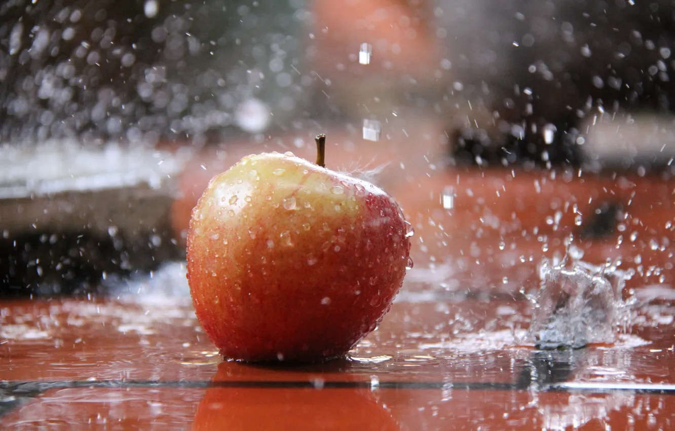 Фото обои вода, брызги, яблоко